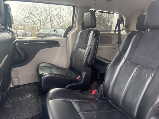 Used 2014 Chrysler Town & Country Limited image 9