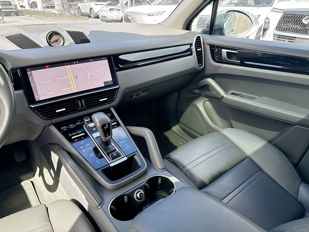 Used 2019 Porsche Cayenne Base image 26