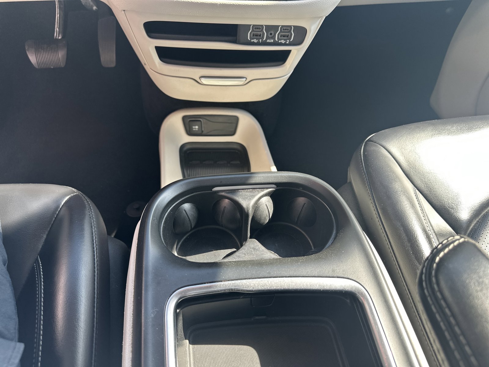 Used 2023 Chrysler Pacifica Touring-L FWD image 18