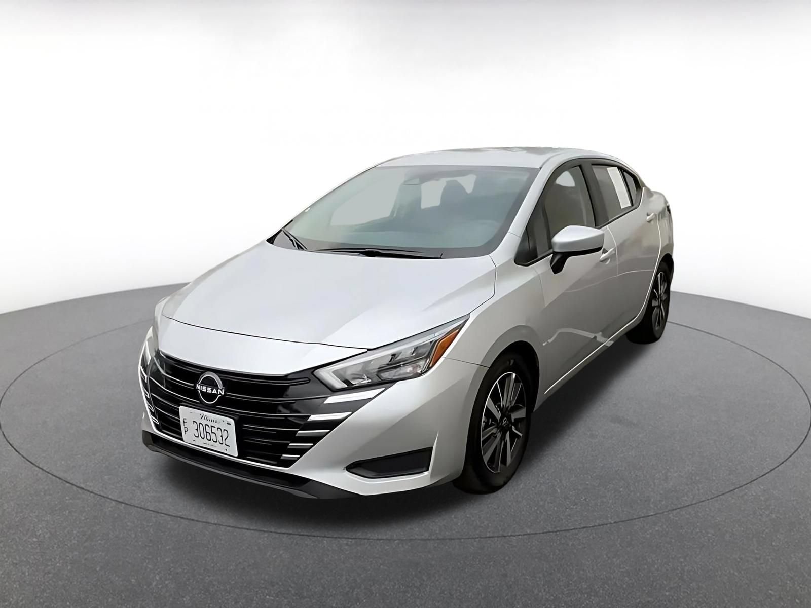 Used 2025 Nissan Versa SV FWD image 4