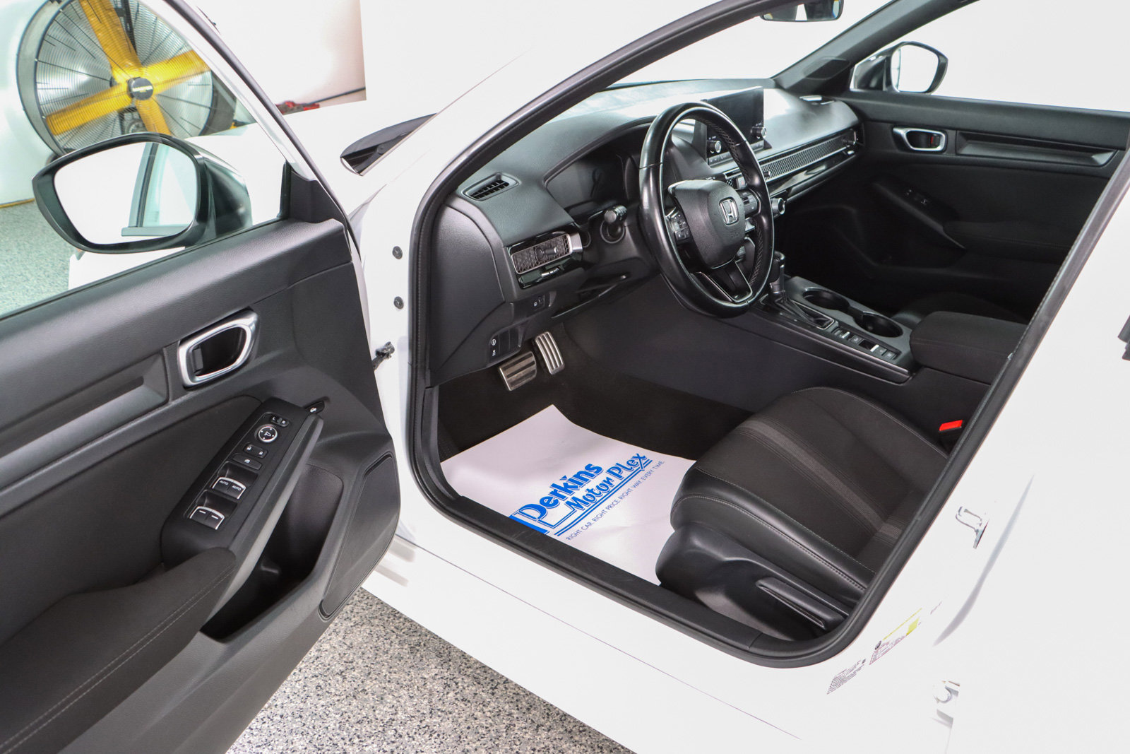 Used 2023 Honda Civic Sport image 3
