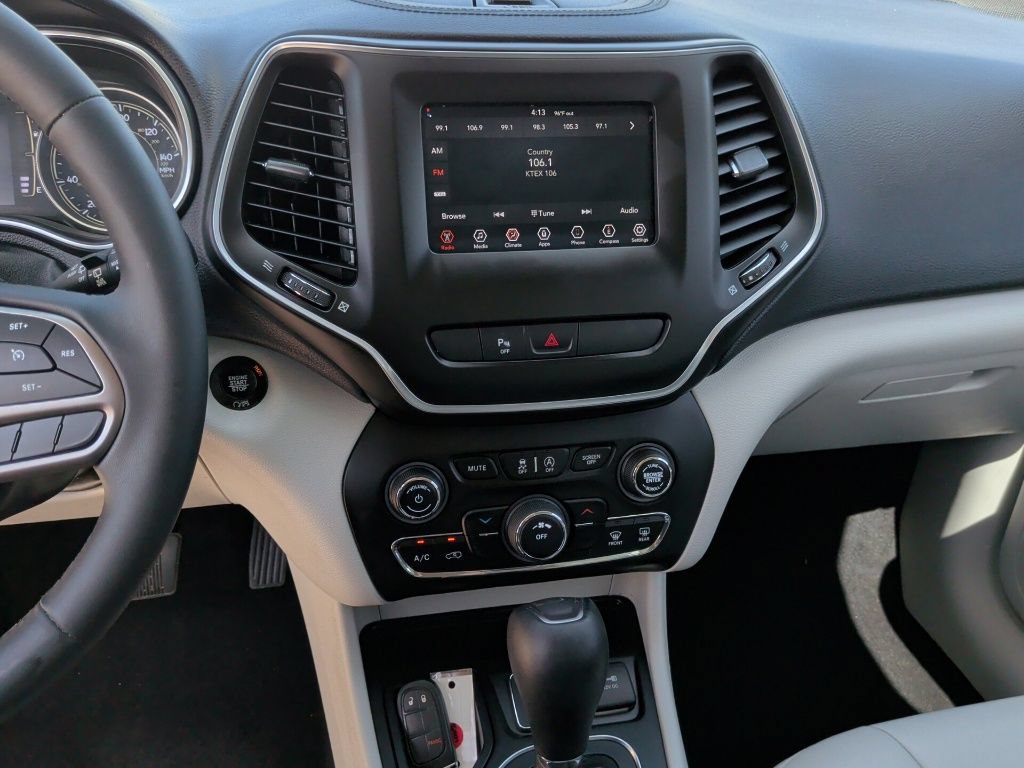 Used 2020 Jeep Cherokee Latitude Plus FWD image 22