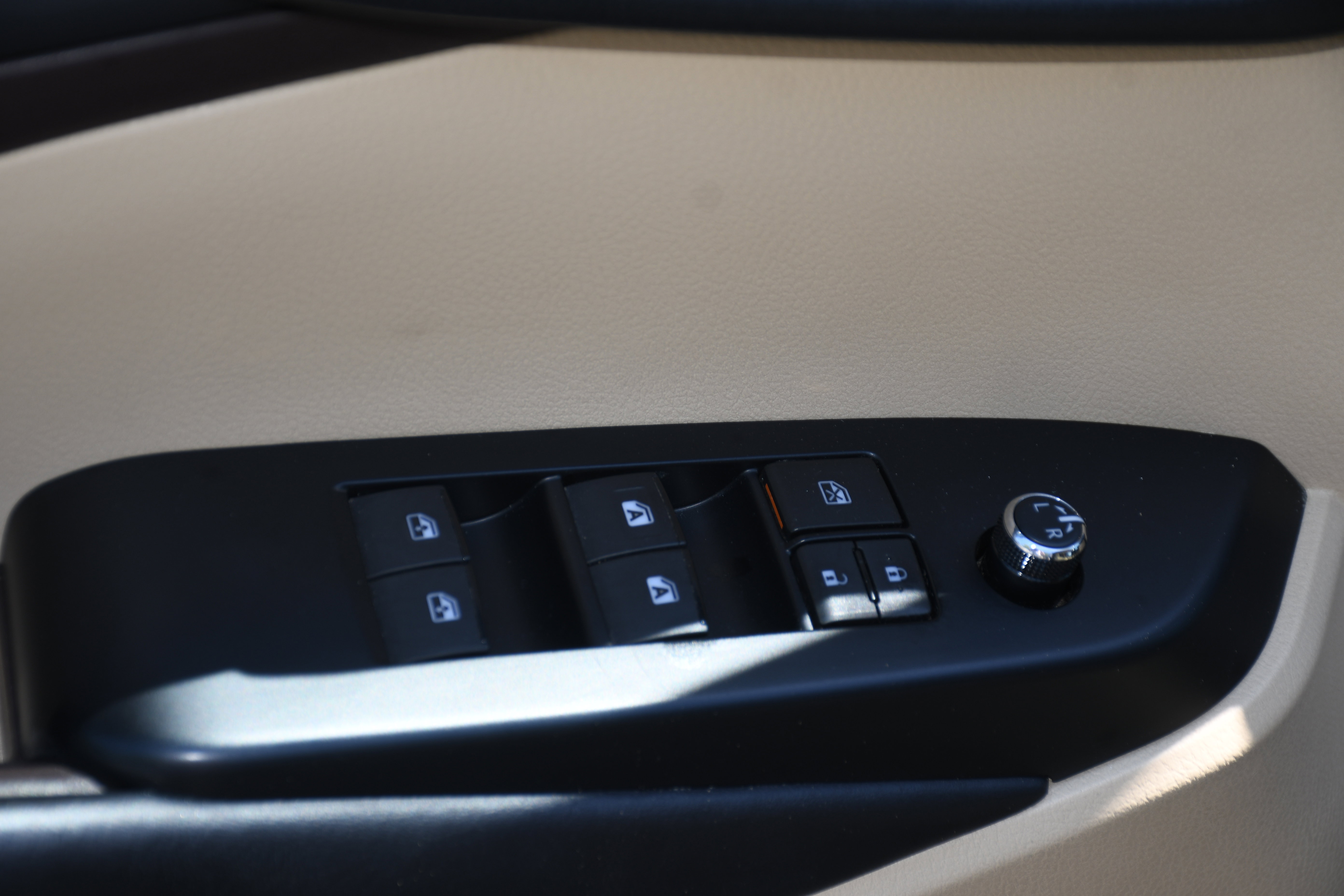Used 2019 Toyota Highlander XLE FWD image 11
