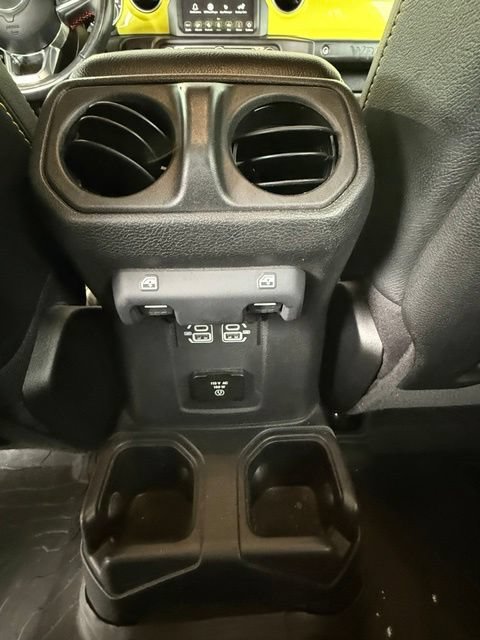 Used 2022 Jeep Wrangler Unlimited Rubicon w/ Cold Weather Group AWD/4WD image 18