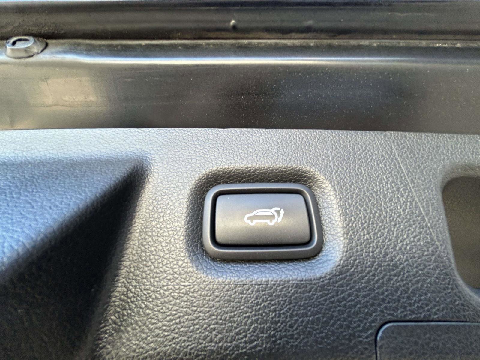 Used 2023 Hyundai Santa Fe SEL image 17