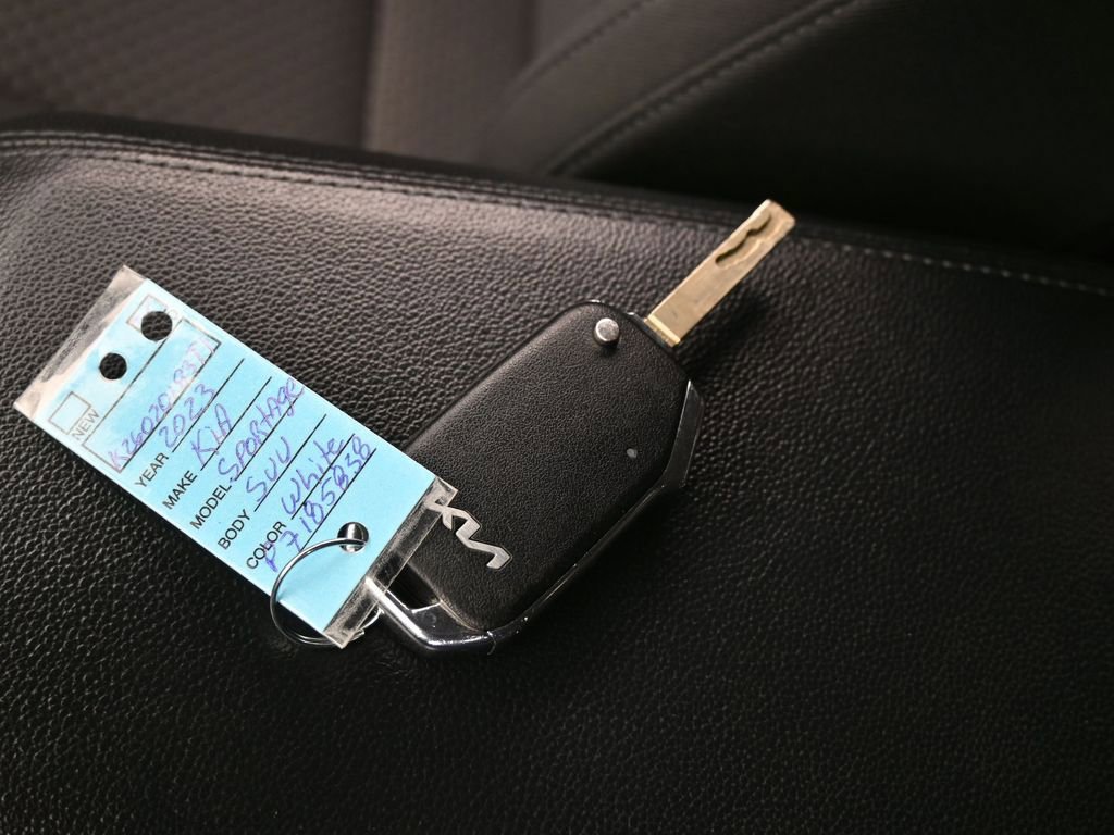 Used 2023 Kia Sportage LX image 18
