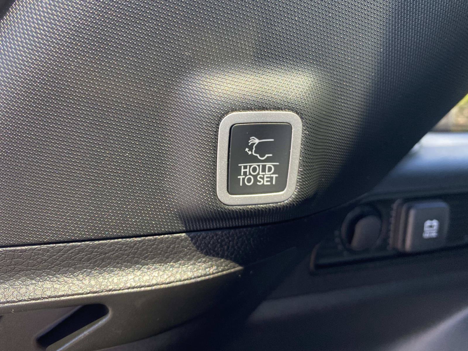 Used 2025 Jeep Grand Cherokee Altitude RWD image 6