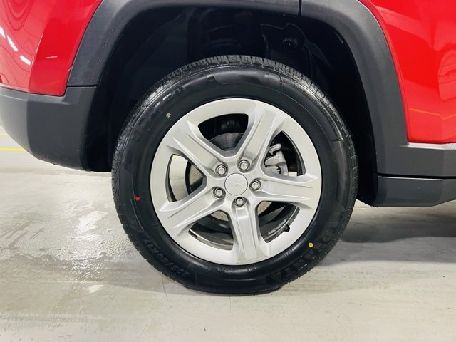 Used 2024 Jeep Compass Latitude image 10