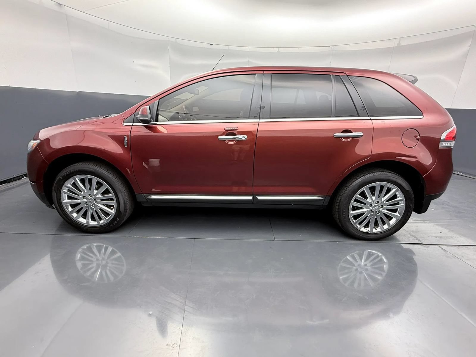 Used 2014 Lincoln MKX AWD w/ Equipment Group 102A image 4