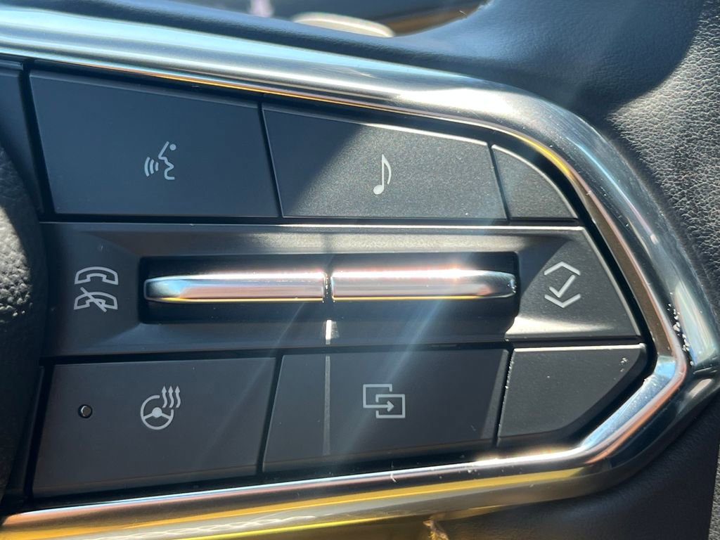 Used 2025 Chevrolet Traverse LT FWD image 6
