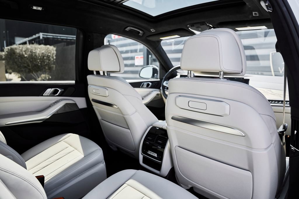 Used 2023 BMW ALPINA XB7 image 43