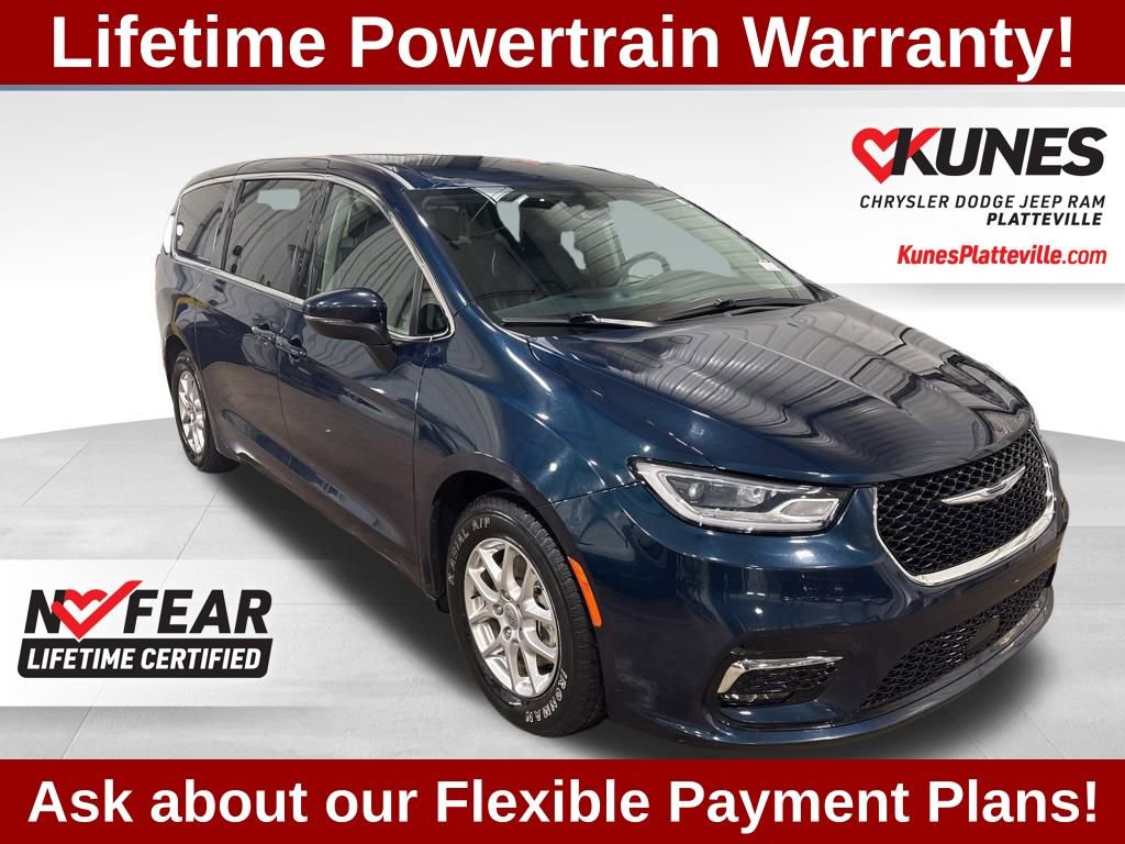 Used 2023 Chrysler Pacifica Touring-L image 1