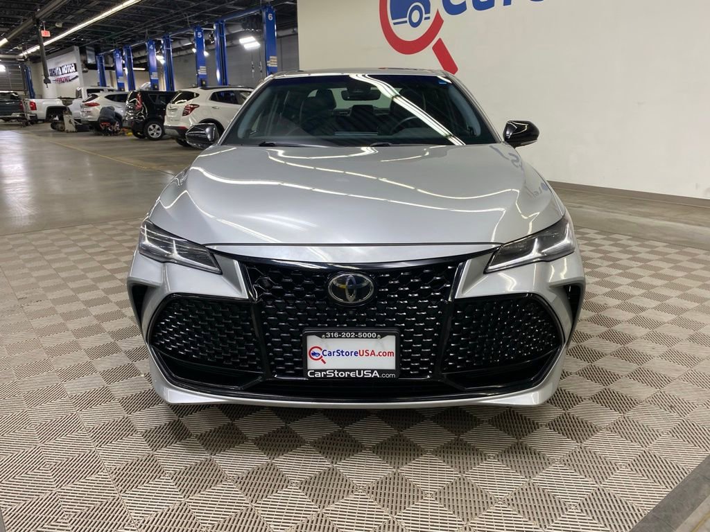 Used 2019 Toyota Avalon Touring image 4