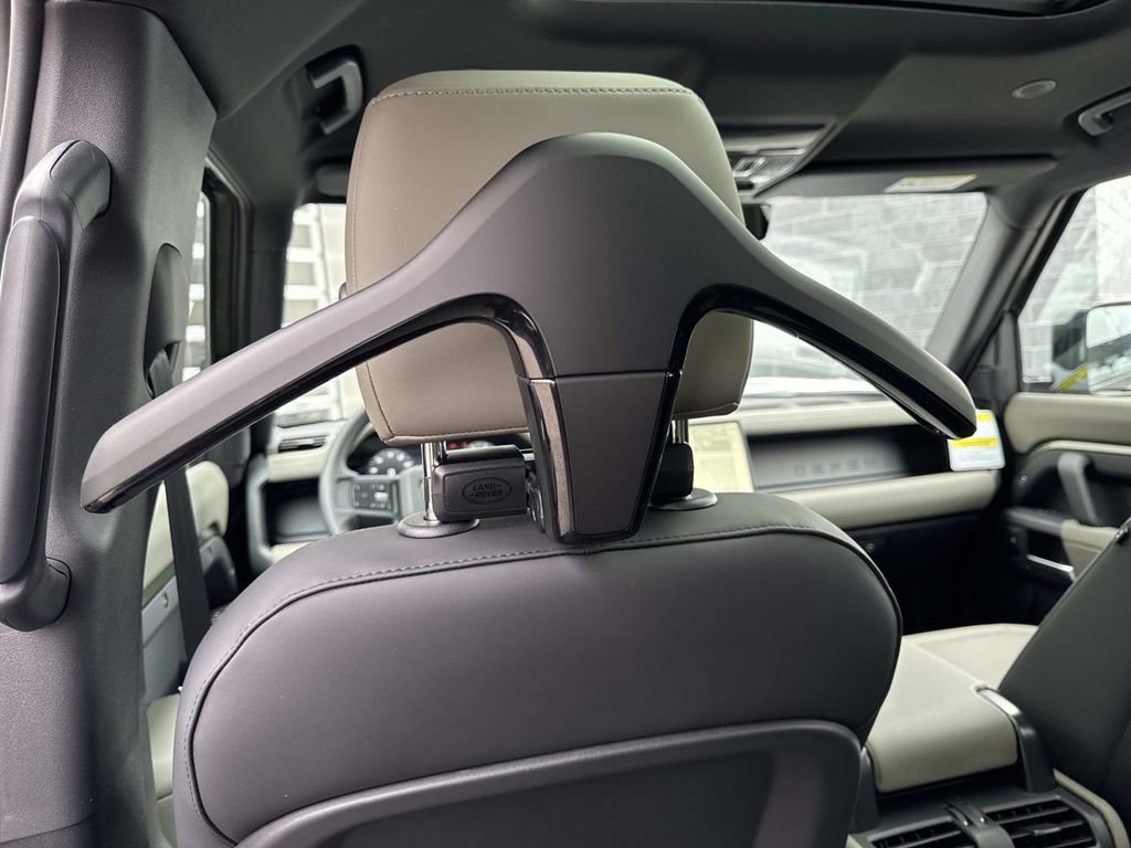 New 2026 Land Rover Defender 110 X-Dynamic SE image 15