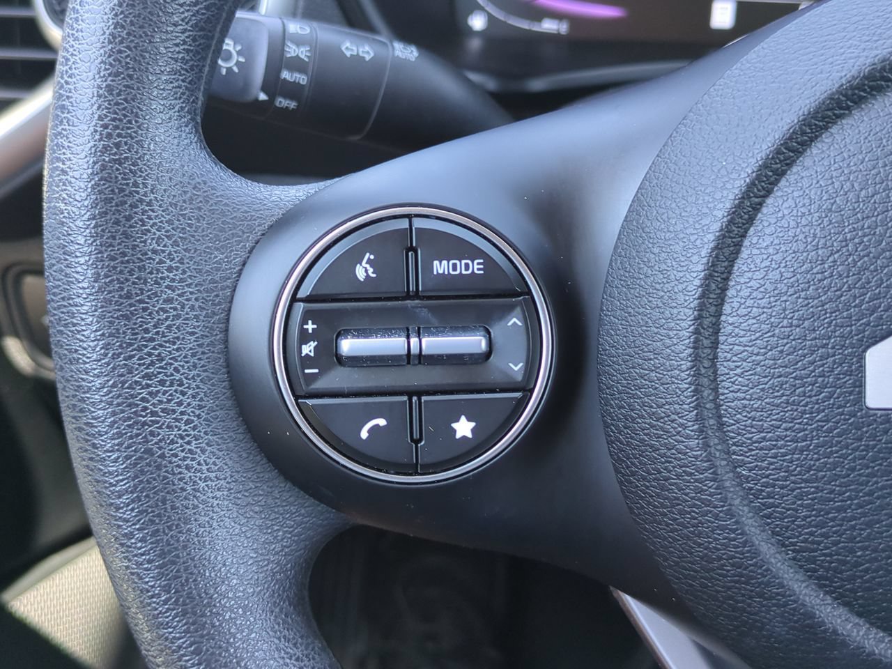 Used 2025 Kia Soul LX w/ LX Technology Package FWD image 23