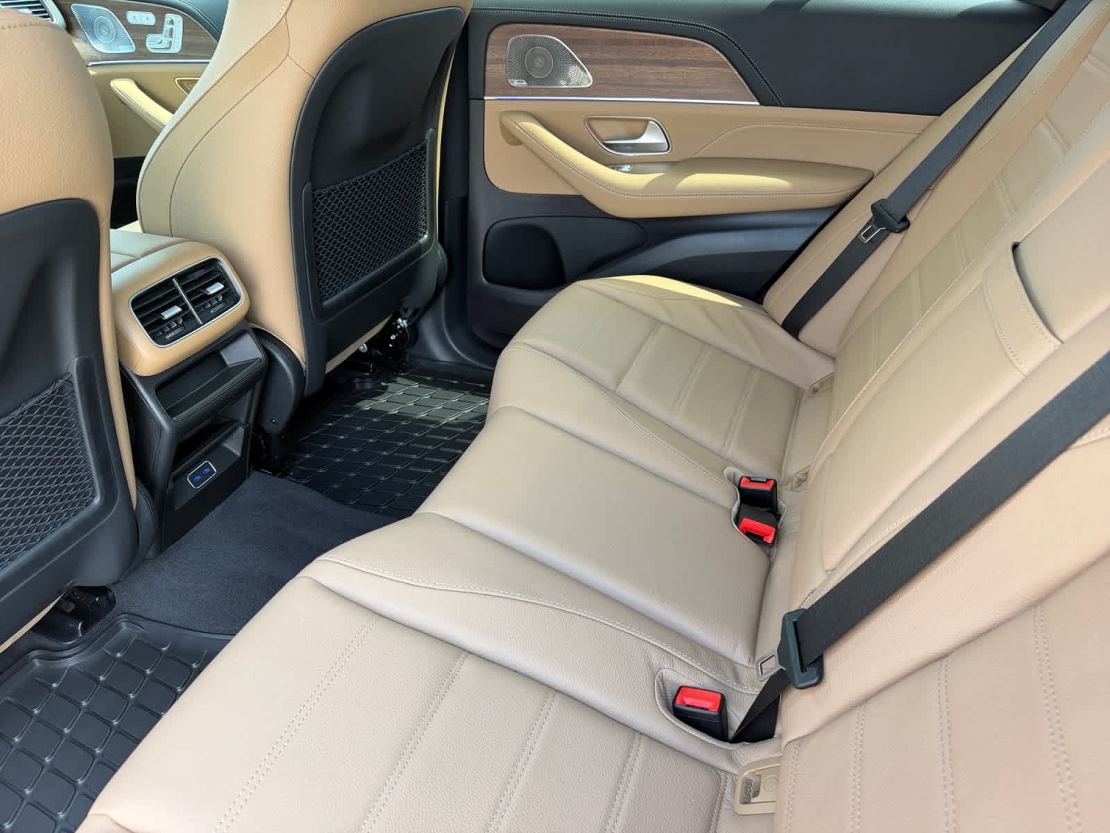 Used 2014 Mercedes-Benz E 350 4MATIC Sedan image 16