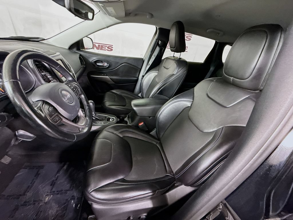 Used 2021 Jeep Cherokee Latitude Plus AWD/4WD image 25