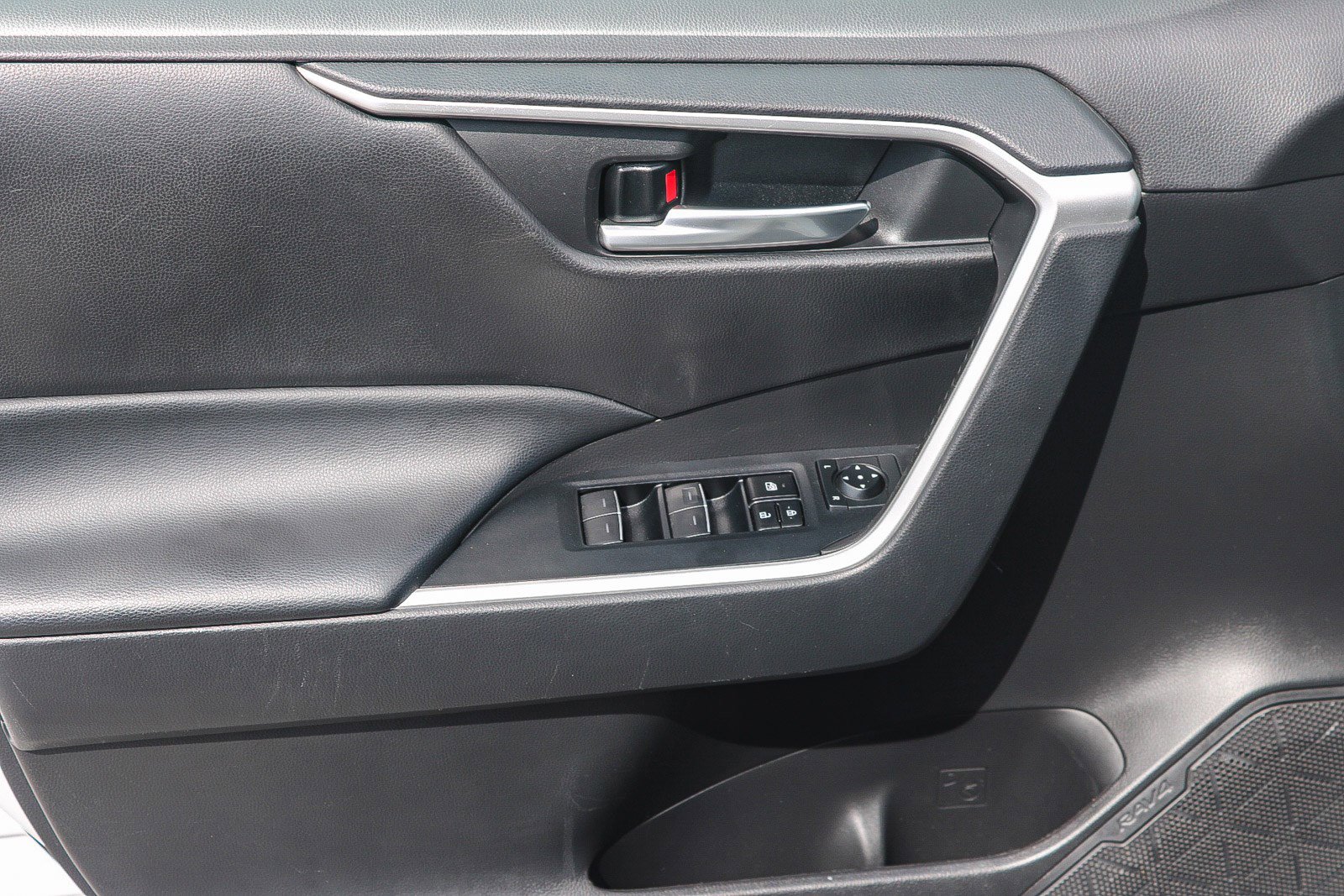 Certified 2023 Toyota RAV4 XLE w/ Convenience Package image 21