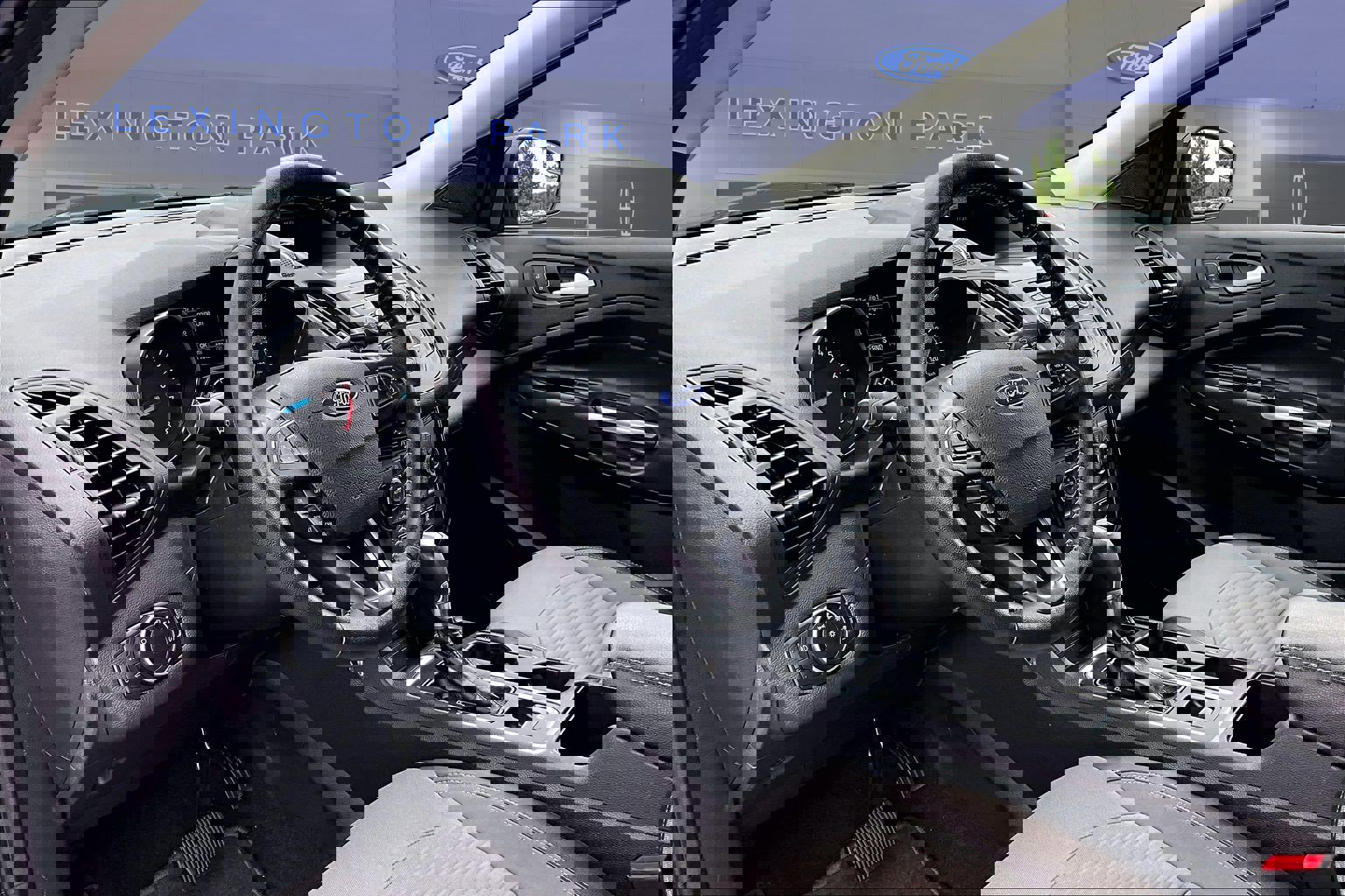 Used 2017 Ford Escape SE w/ SE Sport Appearance Package FWD image 16