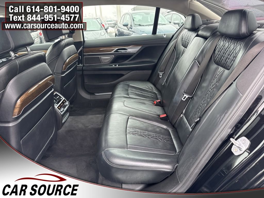 Used 2018 BMW 750i xDrive image 36