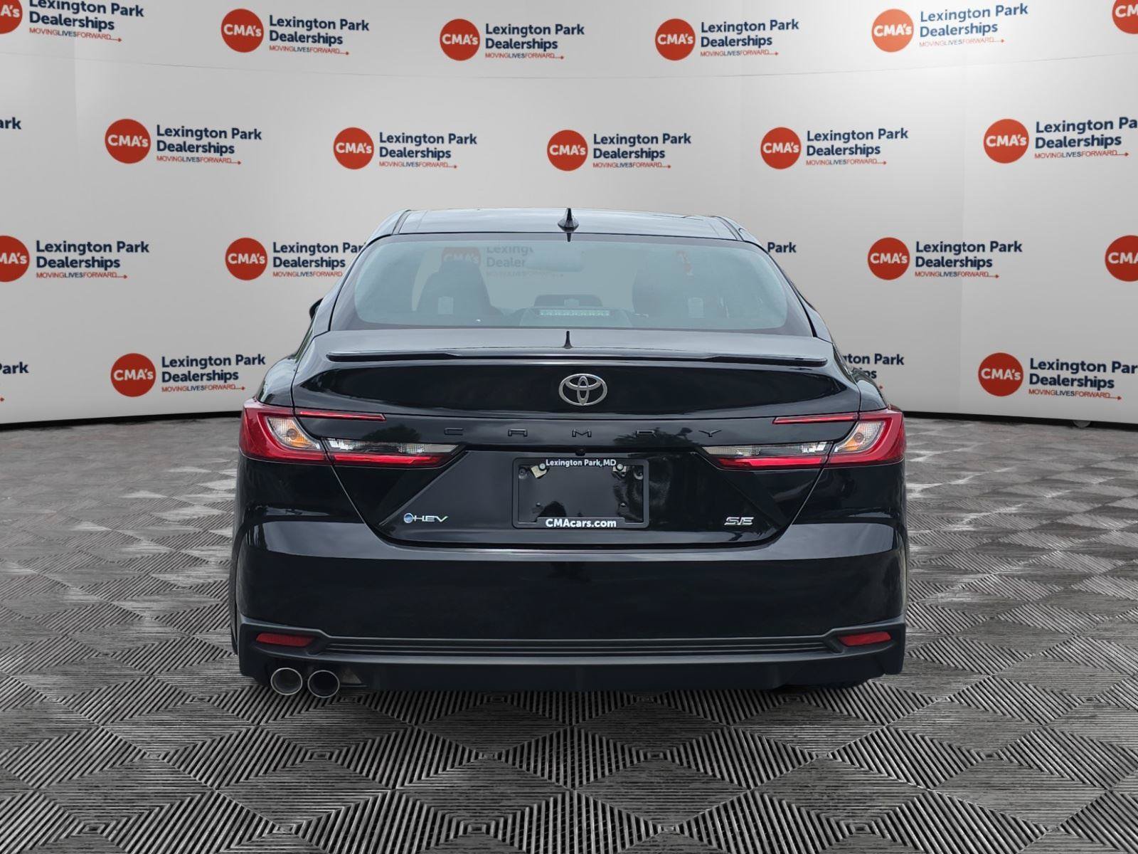 Used 2025 Toyota Camry SE FWD image 6