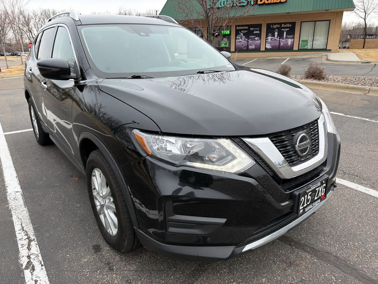 Used 2019 Nissan Rogue SV image 2