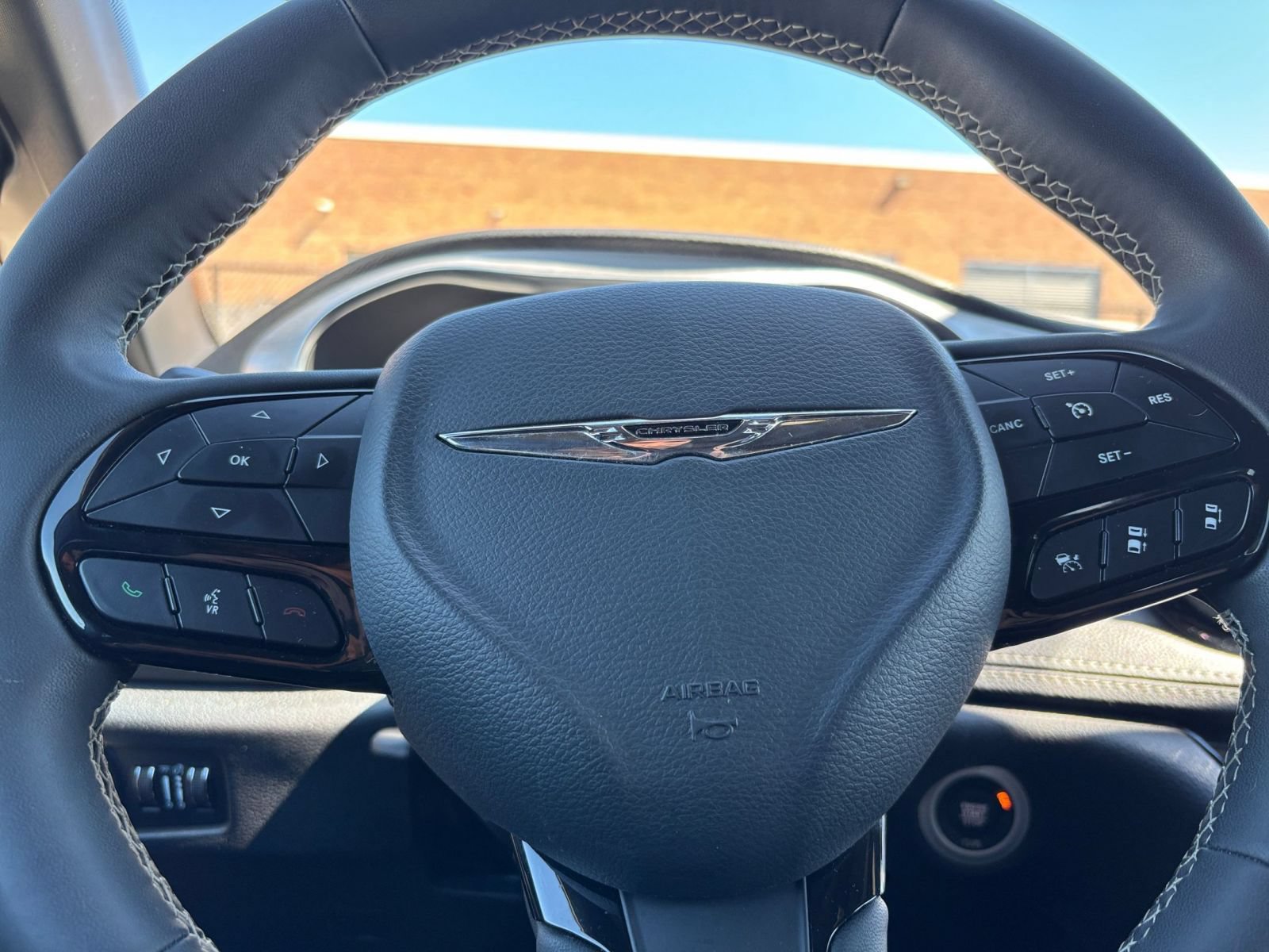 Used 2025 Chrysler Pacifica Limited FWD image 31