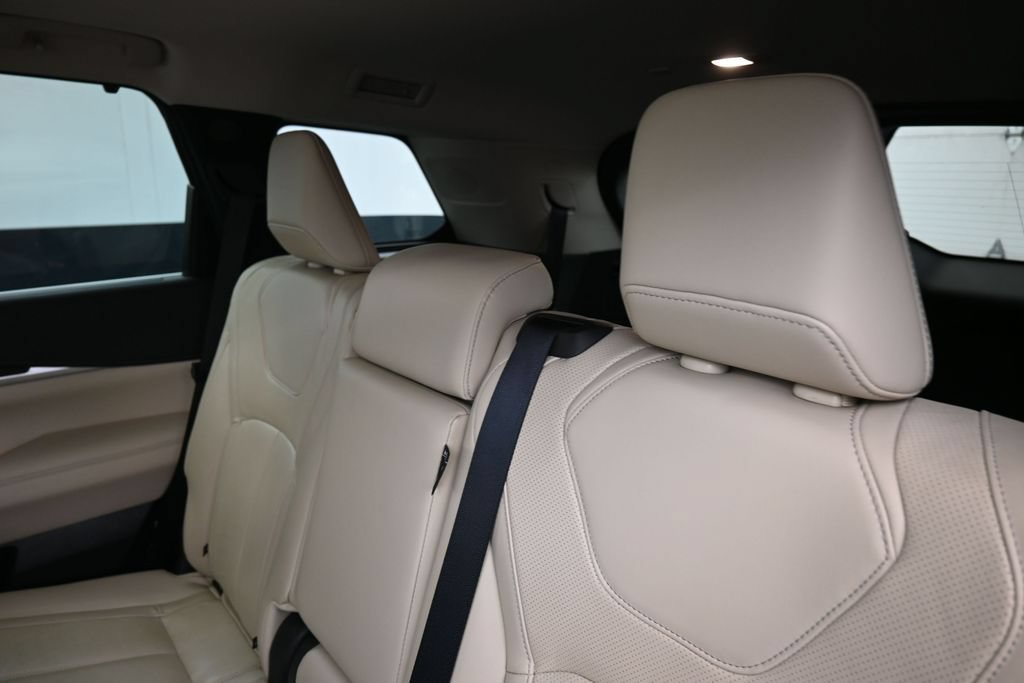 Used 2025 INFINITI QX60 Sensory w/ Vision Package AWD/4WD image 12