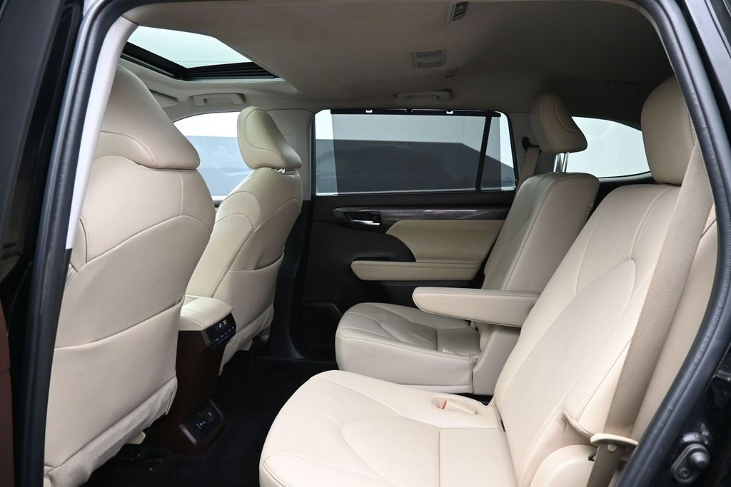 Used 2022 Toyota Highlander Limited AWD/4WD image 21