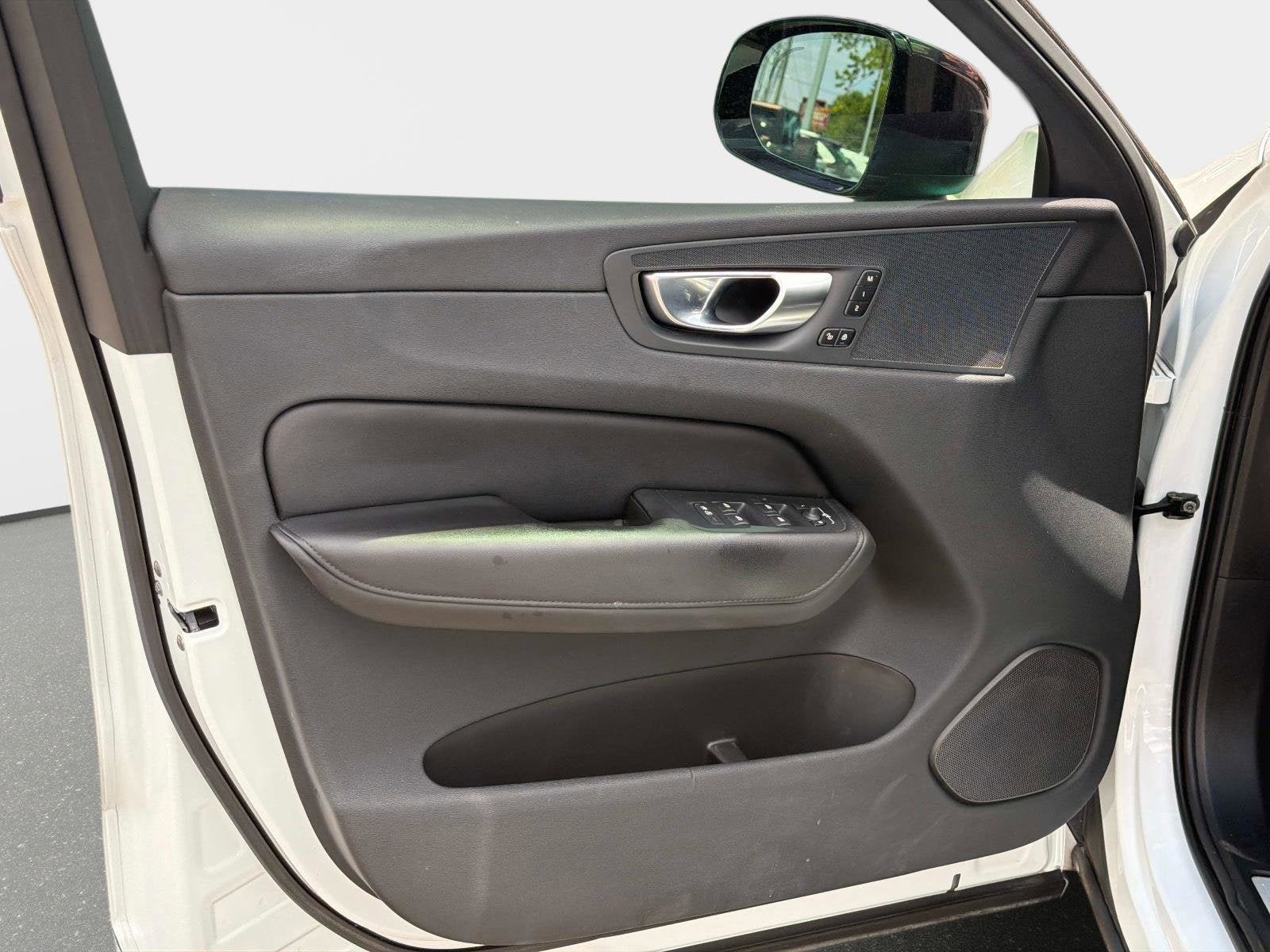 Certified 2024 Volvo XC60 B5 Plus AWD/4WD image 16