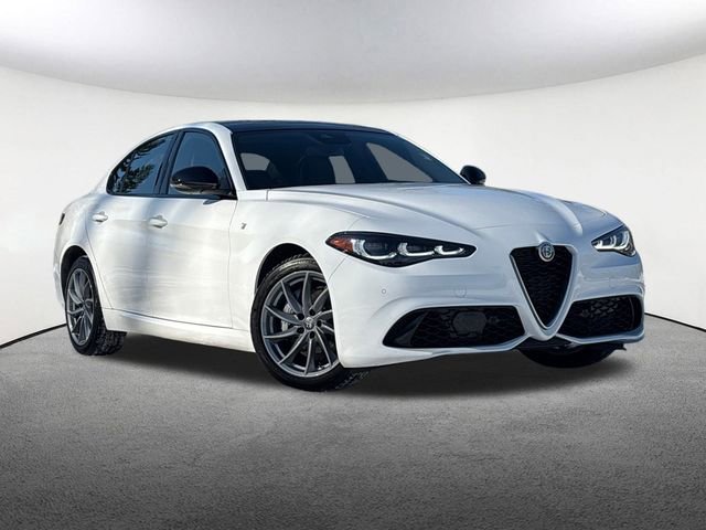 Used 2024 Alfa Romeo Giulia Ti image 2