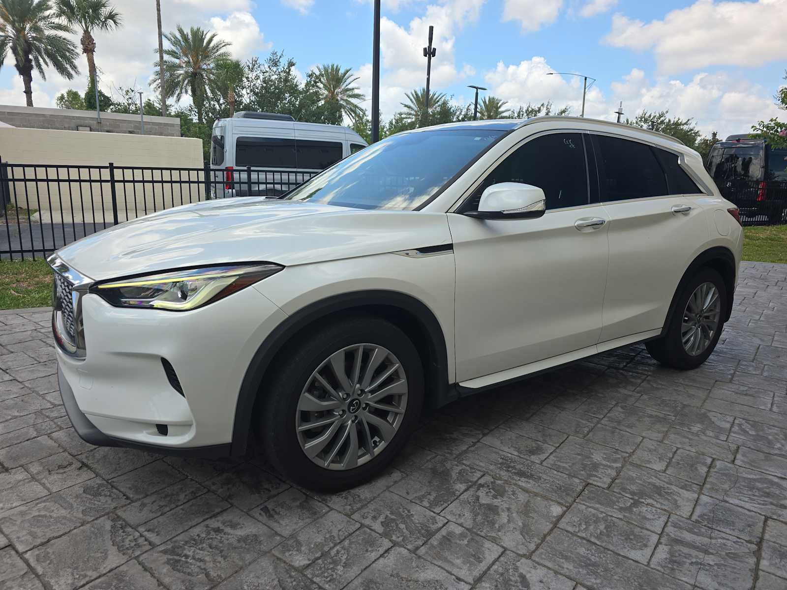 Used 2023 INFINITI QX50 Luxe FWD image 7