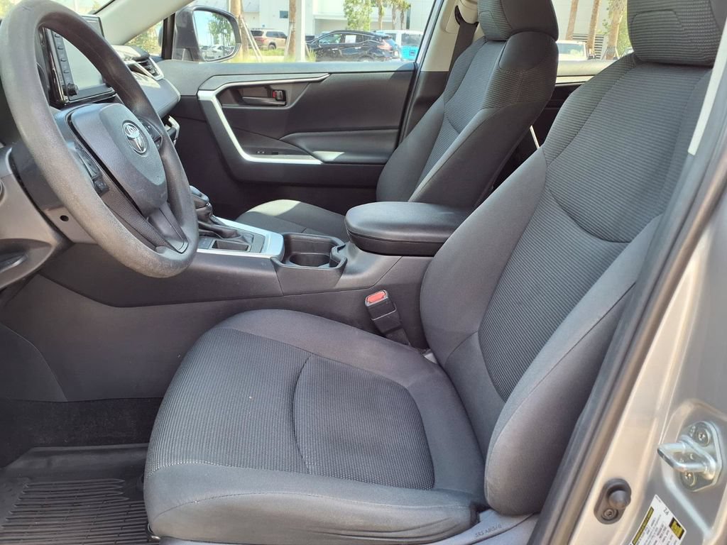 Used 2019 Toyota RAV4 LE FWD image 23