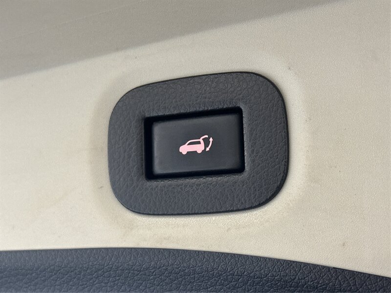 Used 2018 Nissan Rogue SL w/ Premium Package FWD image 19