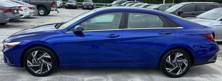 Used 2024 Hyundai Elantra Limited FWD image 5