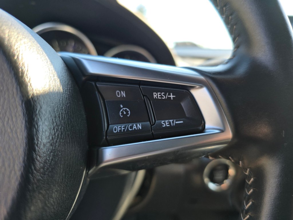 Used 2021 MAZDA MX-5 Miata Club RWD image 6