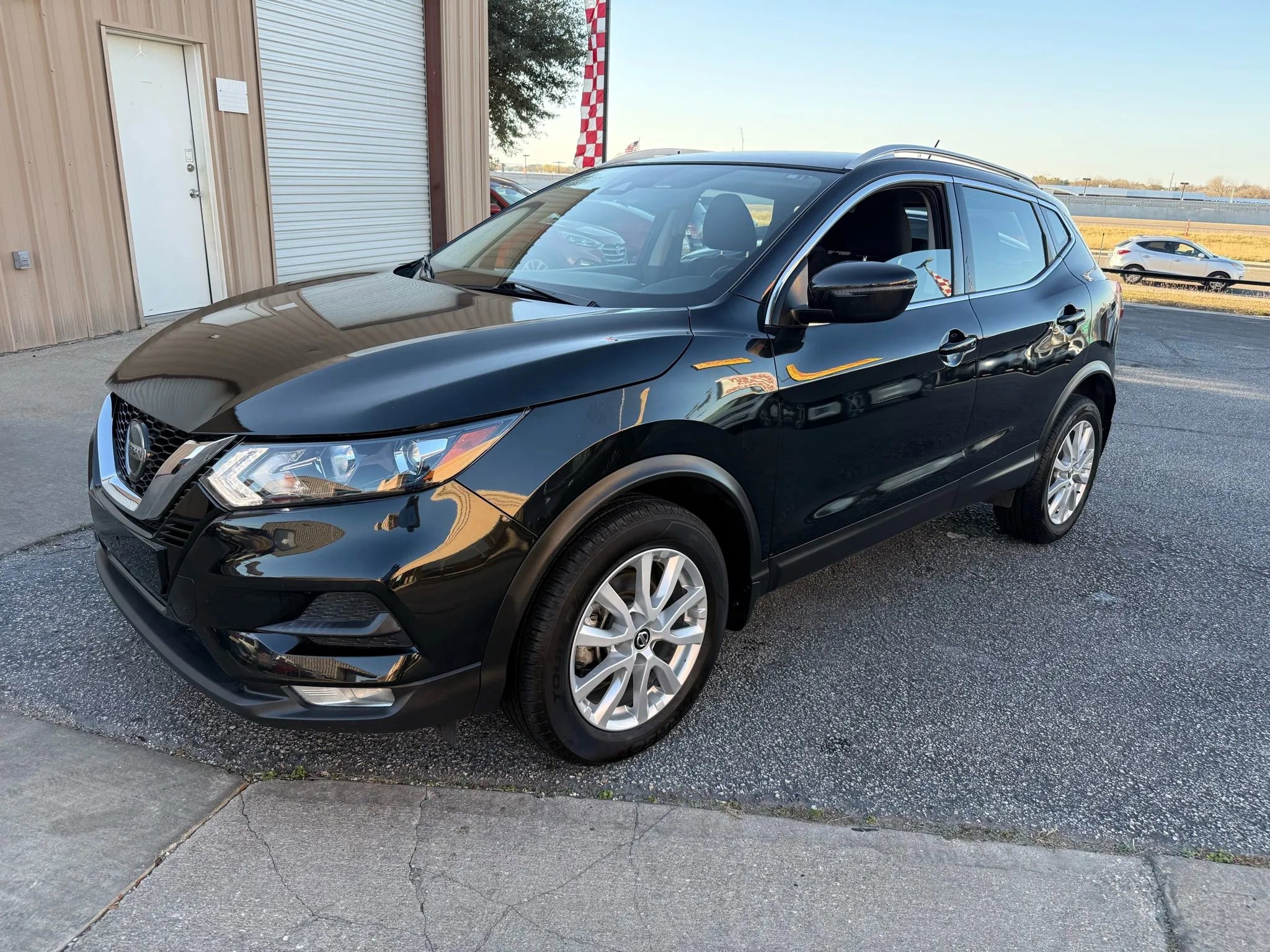 Used 2021 Nissan Rogue Sport SV image 1