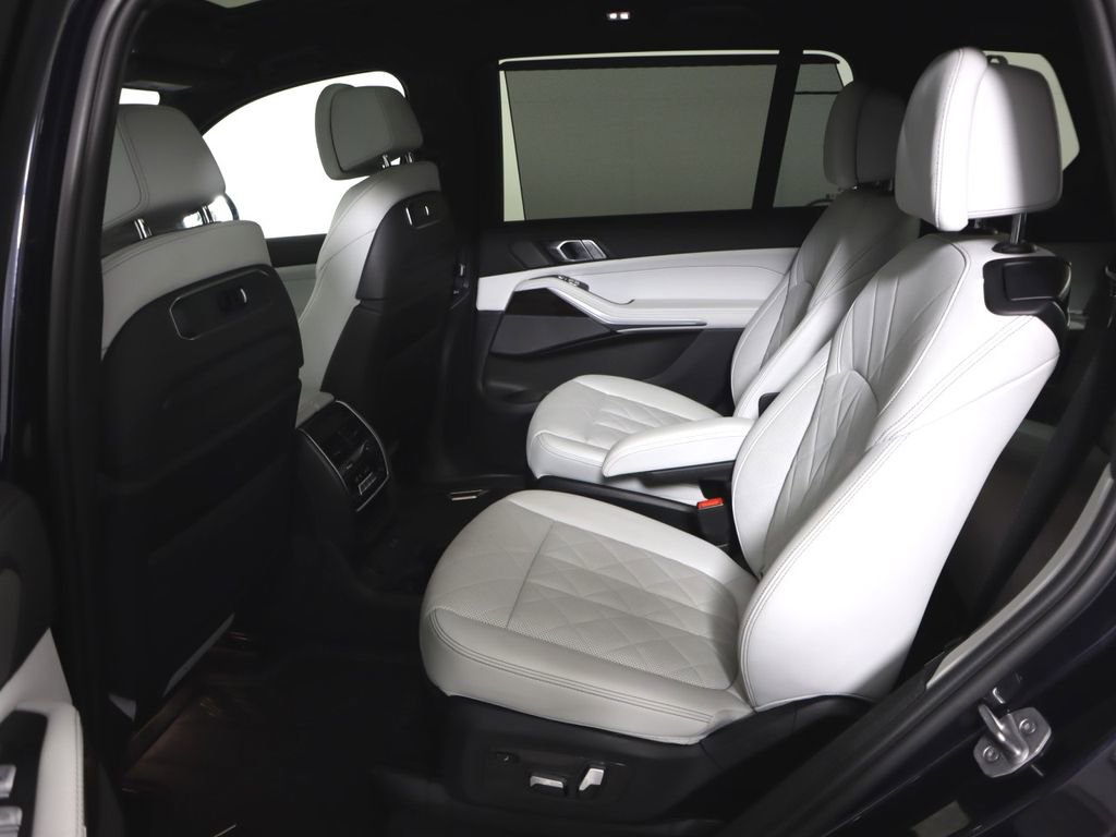Used 2023 BMW X7 xDrive40i w/ M Sport Package AWD/4WD image 27