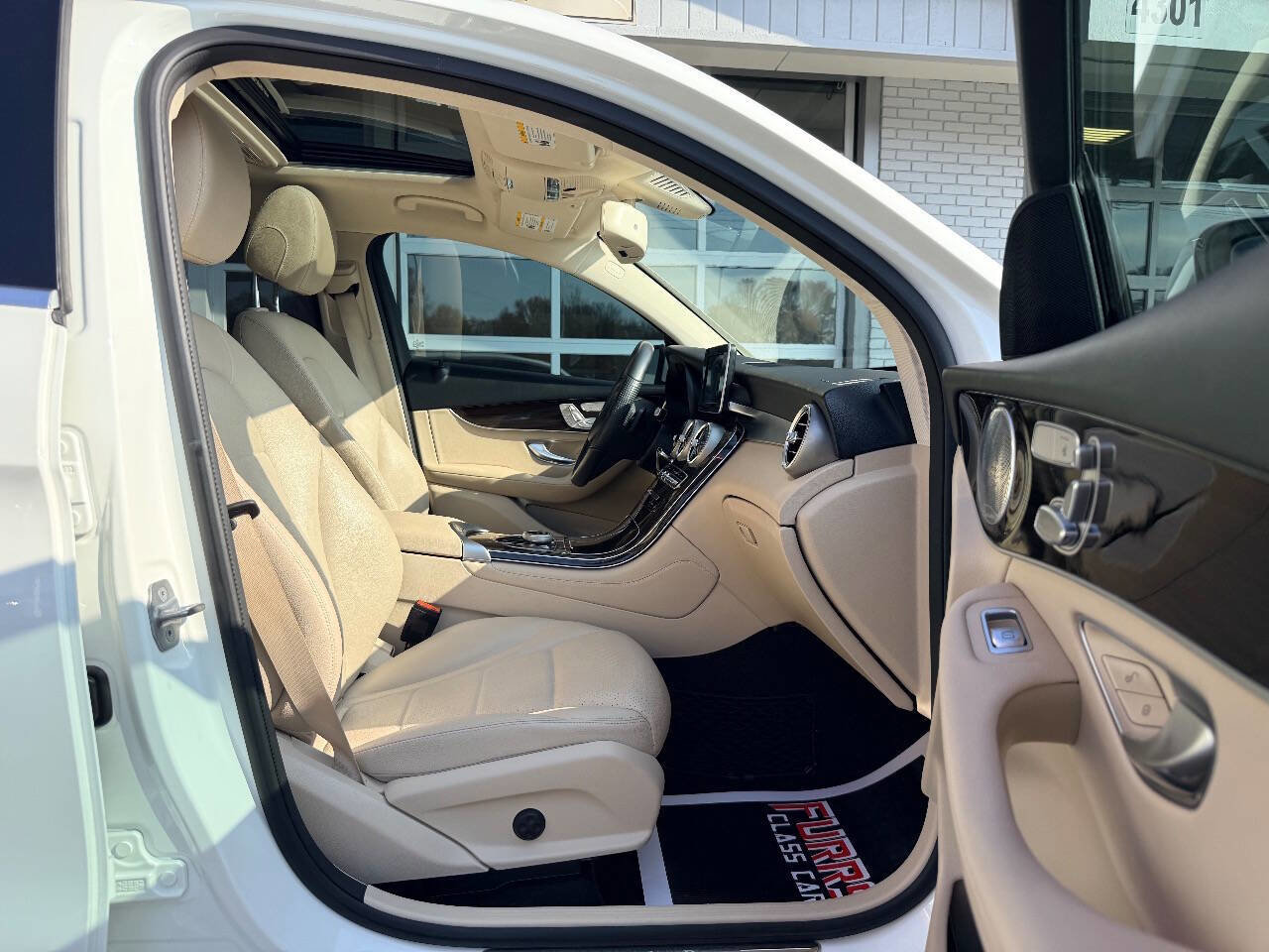 Used 2019 Mercedes-Benz GLC 300 4MATIC Coupe image 34