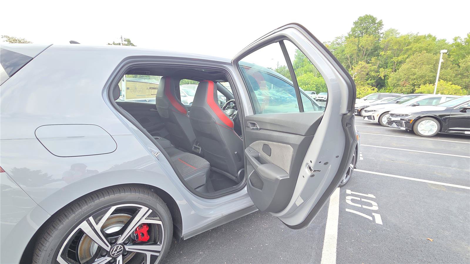 New 2026 Volkswagen GTI SE FWD image 32