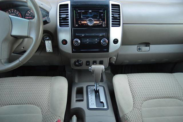 Used 2010 Nissan Frontier SE AWD/4WD image 21
