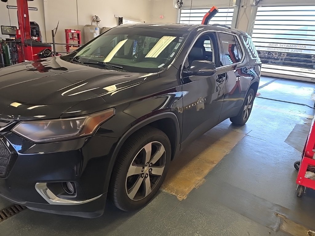 Used 2018 Chevrolet Traverse LT w/ LPO, Black Accent Package AWD/4WD image 2