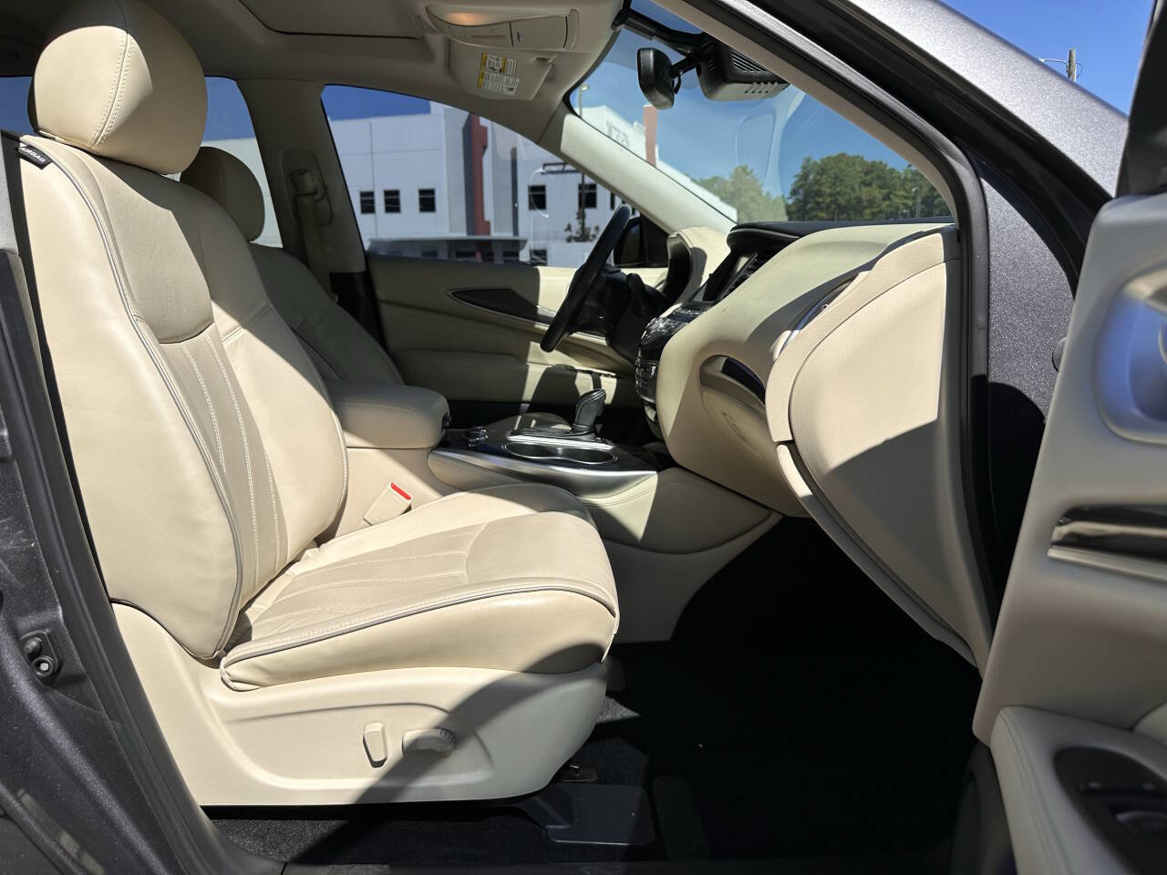 Used 2019 INFINITI QX60 Luxe w/ Essential Package image 21