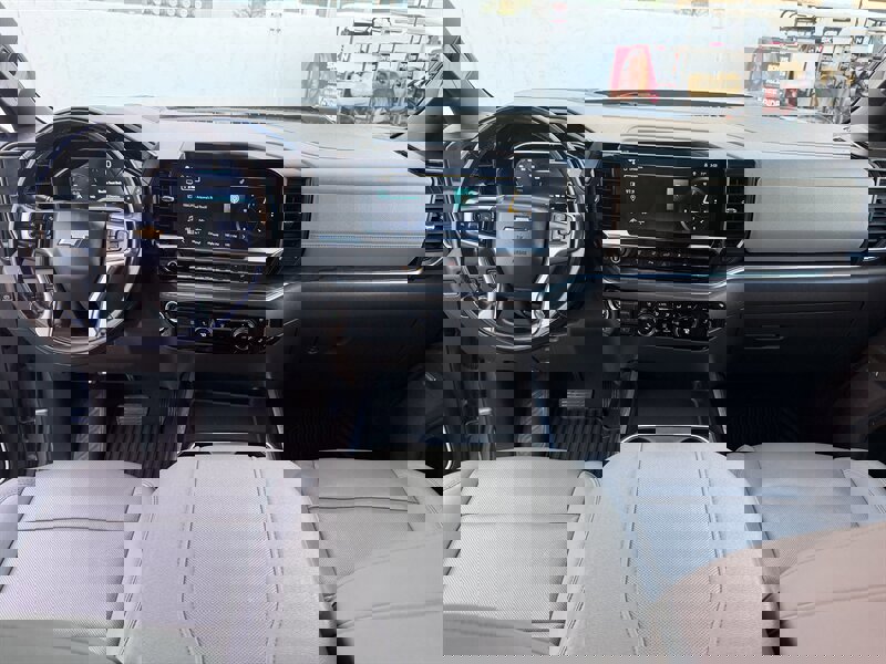 Used 2024 Chevrolet Silverado 3500 LTZ w/ LTZ Convenience Package image 18