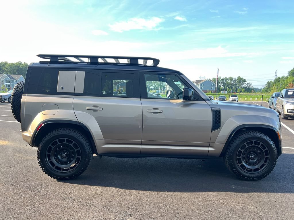 Used 2025 Land Rover Defender 110 AWD/4WD image 9