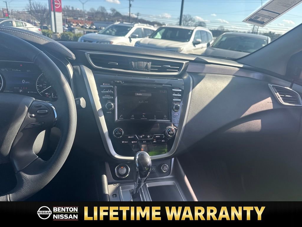 Certified 2024 Nissan Murano SV w/ SV Midnight Edition Package image 17