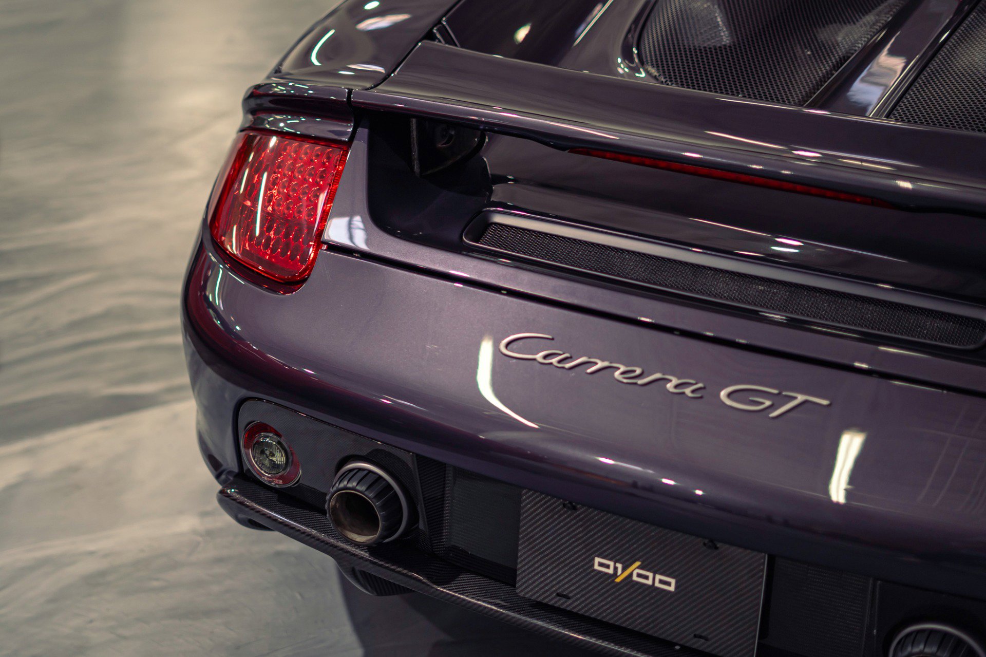 Used 2005 Porsche Carrera GT RWD image 8