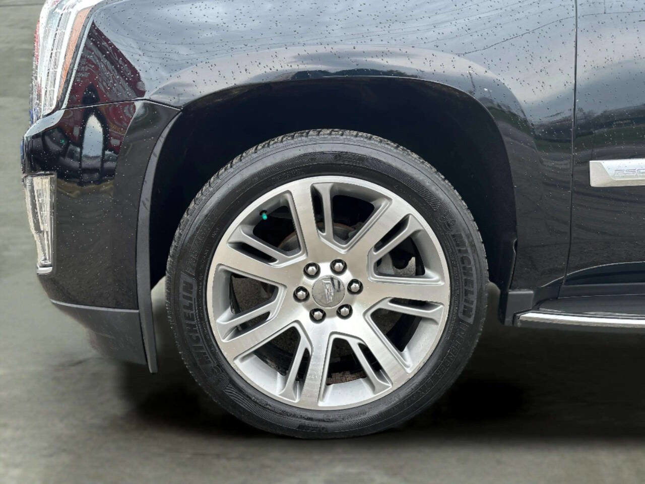 Used 2016 Cadillac Escalade ESV Luxury AWD/4WD image 39