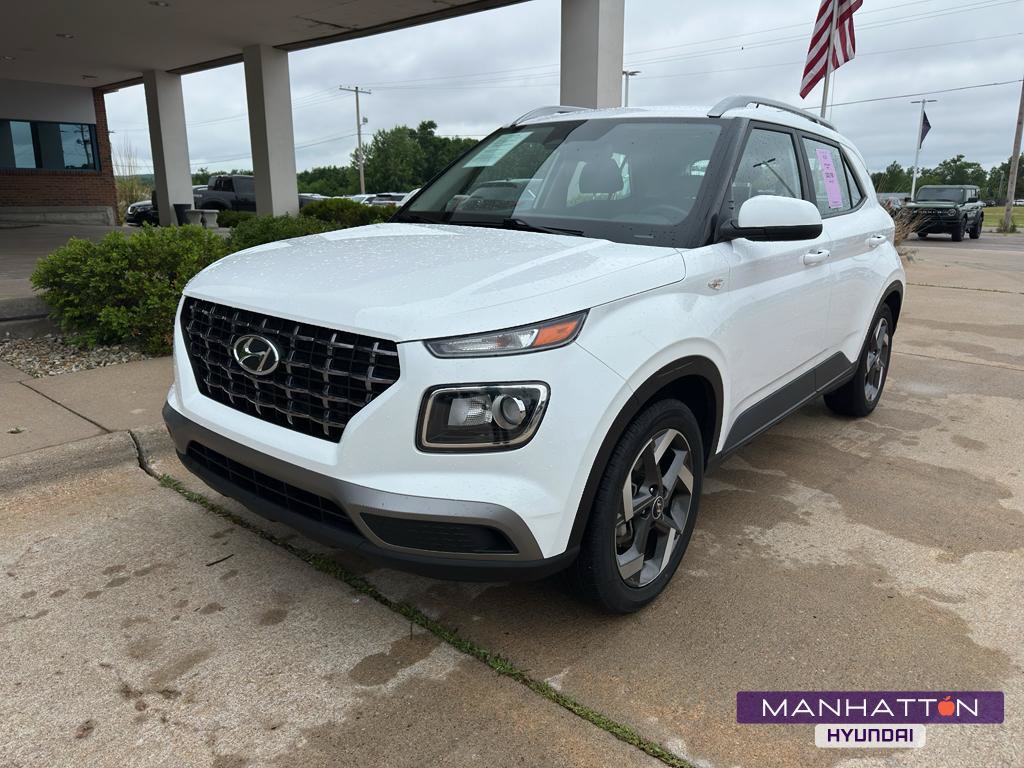 Used 2025 Hyundai Venue SEL FWD image 1