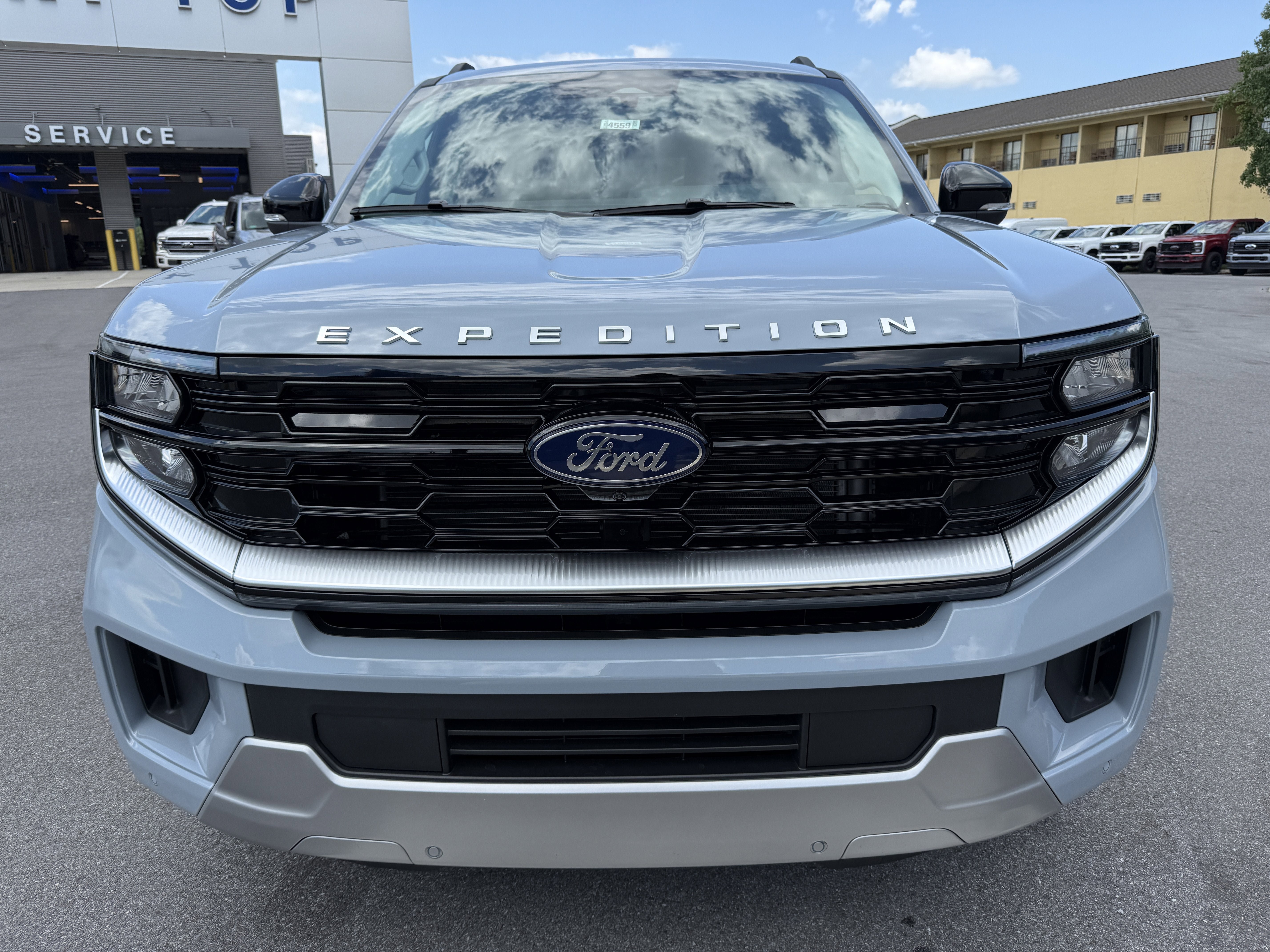 New 2026 Ford Expedition Max Platinum w/ Platinum Ultimate Package AWD/4WD image 2